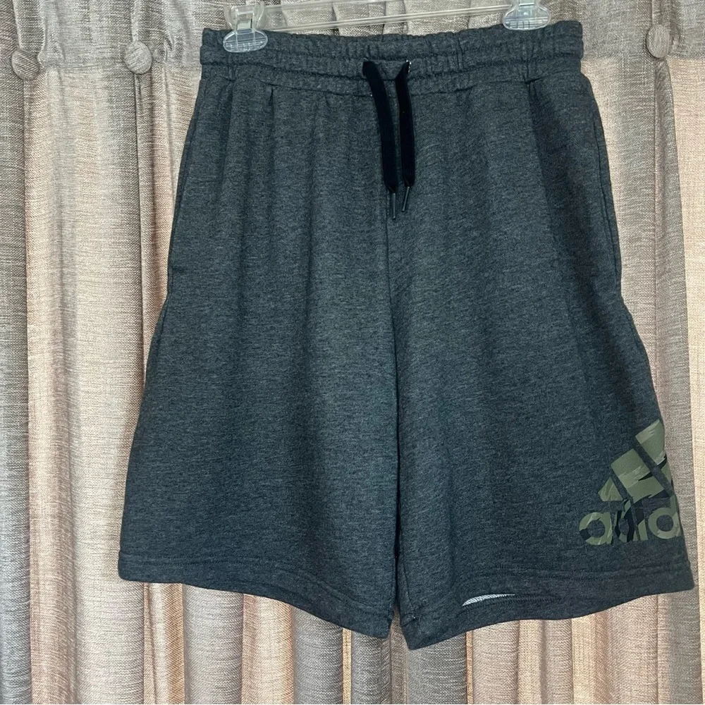 Adidas Essentials Heather Gray Tiger Camo Short Knit Apparel Size Small